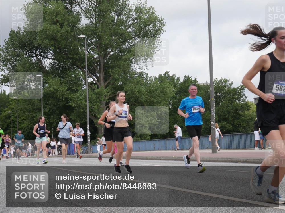 29.06.2025 - hella hamburg halbmarathon Luisa Fischer http://msf.ph/oto/8448663 29.06.2025 10:30:51 Kennedybrücke 179, 8766, 18092, 582, 1148, 1793, 2080, 4372, 5369, 5825, 7234, 8327, 9567 meine-sportfotos.de