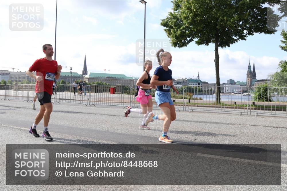 29.06.2025 - hella hamburg halbmarathon Lena Gebhardt http://msf.ph/oto/8448668 29.06.2025 09:53:44 Lombardsbrücke 5532, 738, 1583, 1098, 1466, 1558, 1750, 1759, 2270, 2365, 2402, 2516, 2623, 2823, 2890, 2937, 3004, 3146, 3186, 3414, 4091, 4140, 4247, 4310, 4553, 4949, 5022, 5115, 5362, 5460, 5528, 5532, 5624, 5650, 5692, 6071, 6203, 6282, 6309, 6375, 6388, 6460, 6575, 6903, 7167, 7204, 7322, 7385, 7448, 7480, 7734, 7765, 8023, 8269, 9030, 9043, 9105, 9126, 9626, 9633, 9723, 9965, 10792, 11077, 11936, 13009 meine-sportfotos.de