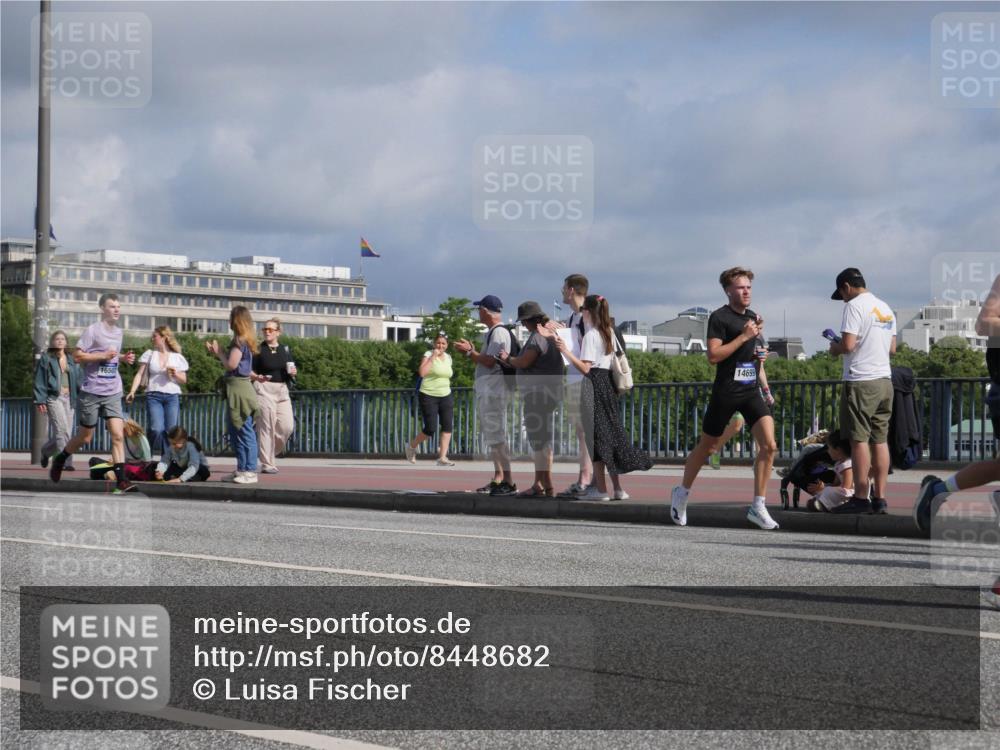 29.06.2025 - hella hamburg halbmarathon Luisa Fischer http://msf.ph/oto/8448682 29.06.2025 09:48:40 Kennedybrücke 16507, 14699, 3809, 3955, 5042, 7534, 7901, 8956, 10298 meine-sportfotos.de