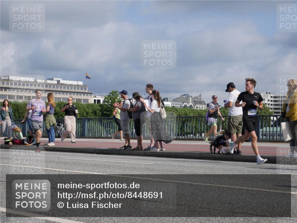 29.06.2025 - hella hamburg halbmarathon Luisa Fischer http://msf.ph/oto/8448691 29.06.2025 09:48:40 Kennedybrücke 16507, 14699, 3809, 3955, 5042, 7534, 7901, 8956, 10298 meine-sportfotos.de
