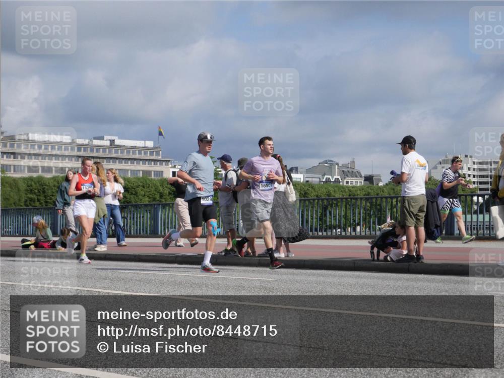 29.06.2025 - hella hamburg halbmarathon Luisa Fischer http://msf.ph/oto/8448715 29.06.2025 09:48:42 Kennedybrücke 15301, 1029, 16507, 3955, 7534, 7901, 10298 meine-sportfotos.de