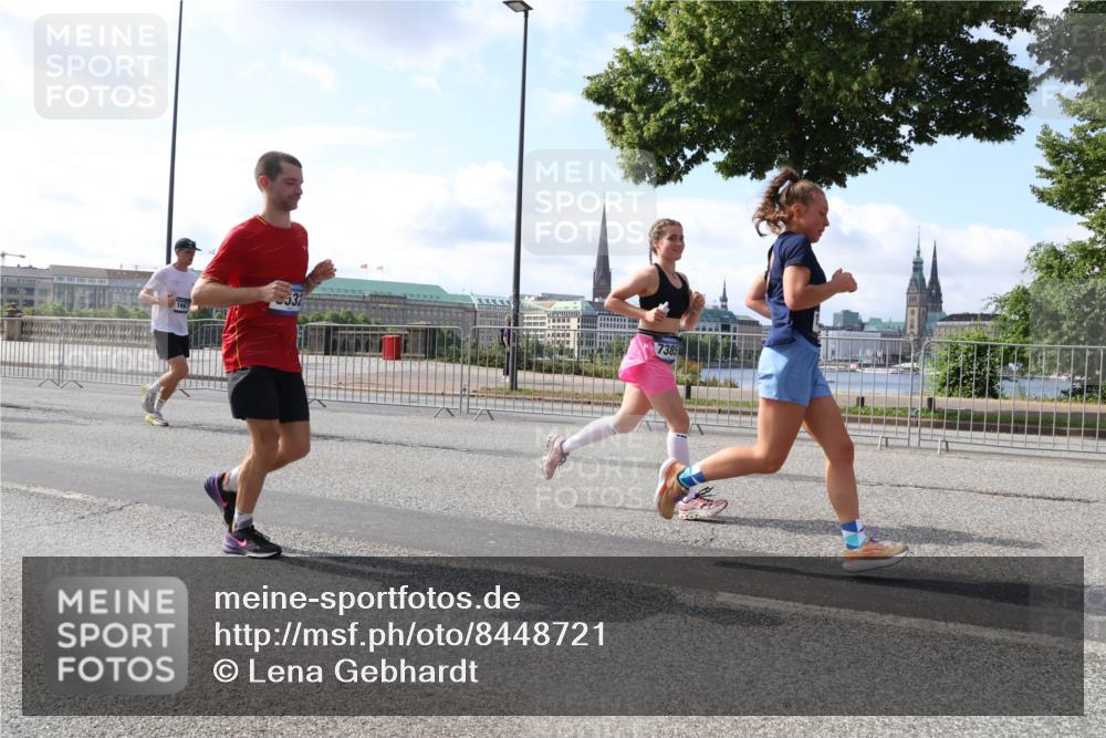 29.06.2025 - hella hamburg halbmarathon Lena Gebhardt http://msf.ph/oto/8448721 29.06.2025 09:53:45 Lombardsbrücke 166, 7385, 1098, 1466, 1558, 1750, 1759, 2270, 2365, 2402, 2516, 2623, 2823, 2890, 2937, 3004, 3146, 3186, 3414, 4091, 4140, 4235, 4247, 4310, 4949, 5022, 5115, 5362, 5460, 5528, 5532, 5624, 5650, 5692, 6071, 6282, 6309, 6375, 6388, 6460, 6575, 6903, 7167, 7322, 7385, 7448, 7480, 7734, 7765, 8023, 8269, 9030, 9043, 9105, 9126, 9619, 9626, 9633, 9723, 9965, 10792, 11077, 11936, 13009 meine-sportfotos.de