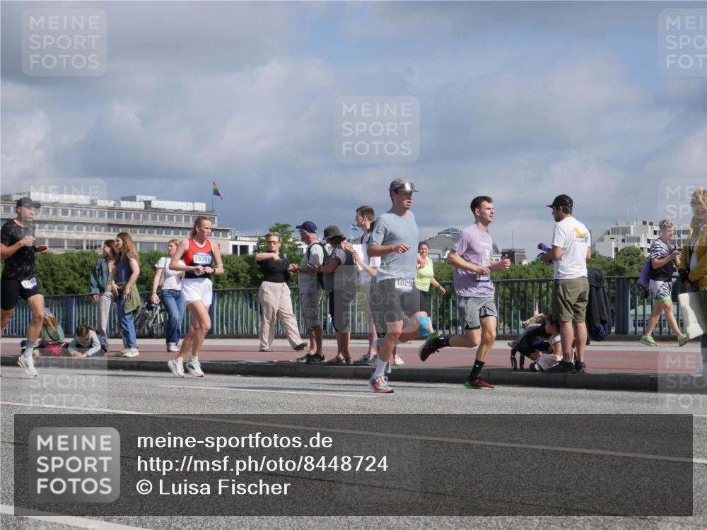 29.06.2025 - hella hamburg halbmarathon Luisa Fischer http://msf.ph/oto/8448724 29.06.2025 09:48:42 Kennedybrücke 15391, 1029, 3955, 7534, 7901, 10298 meine-sportfotos.de