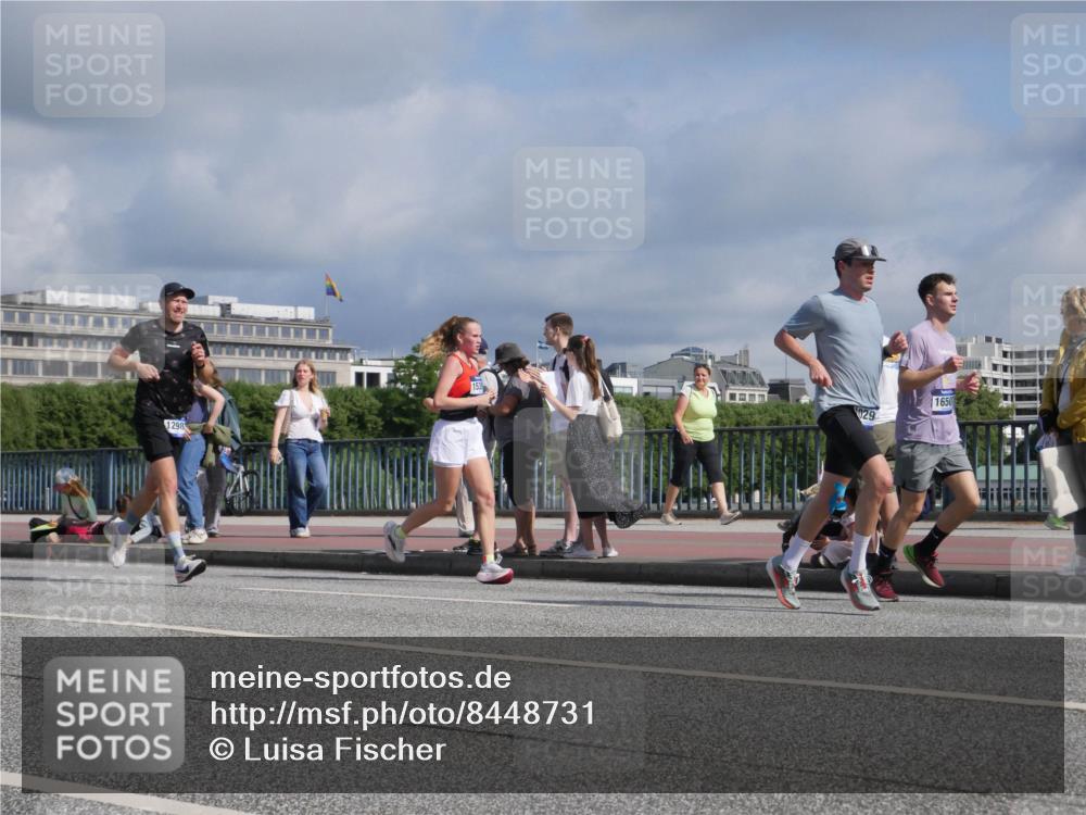 29.06.2025 - hella hamburg halbmarathon Luisa Fischer http://msf.ph/oto/8448731 29.06.2025 09:48:43 Kennedybrücke 1298, 29, 1650, 7534, 7901, 10298 meine-sportfotos.de