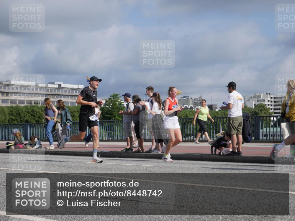 29.06.2025 - hella hamburg halbmarathon Luisa Fischer http://msf.ph/oto/8448742 29.06.2025 09:48:43 Kennedybrücke 1298, 1520, 7534, 7901, 10298 meine-sportfotos.de