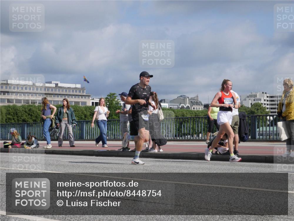 29.06.2025 - hella hamburg halbmarathon Luisa Fischer http://msf.ph/oto/8448754 29.06.2025 09:48:43 Kennedybrücke 1298, 15391, 7534, 7901, 10298 meine-sportfotos.de