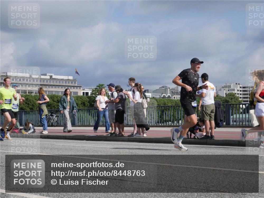 29.06.2025 - hella hamburg halbmarathon Luisa Fischer http://msf.ph/oto/8448763 29.06.2025 09:48:44 Kennedybrücke 11282, 17826, 1298, 4477, 7534, 7901, 10298 meine-sportfotos.de