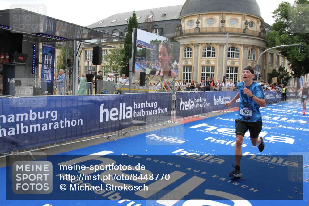 29.06.2025 - hella hamburg halbmarathon Michael Strokosch http://msf.ph/oto/8448770 29.06.2025 10:29:01 Ziel 1827, 18874, 19142 meine-sportfotos.de