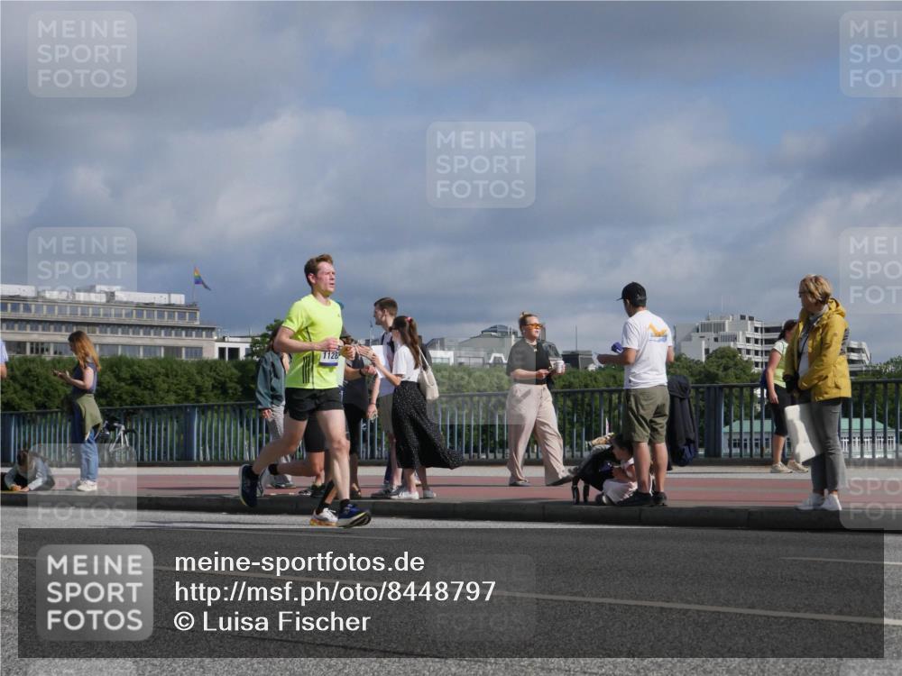 29.06.2025 - hella hamburg halbmarathon Luisa Fischer http://msf.ph/oto/8448797 29.06.2025 09:48:45 Kennedybrücke 1128, 4477, 7534, 7901, 10298, 10865 meine-sportfotos.de