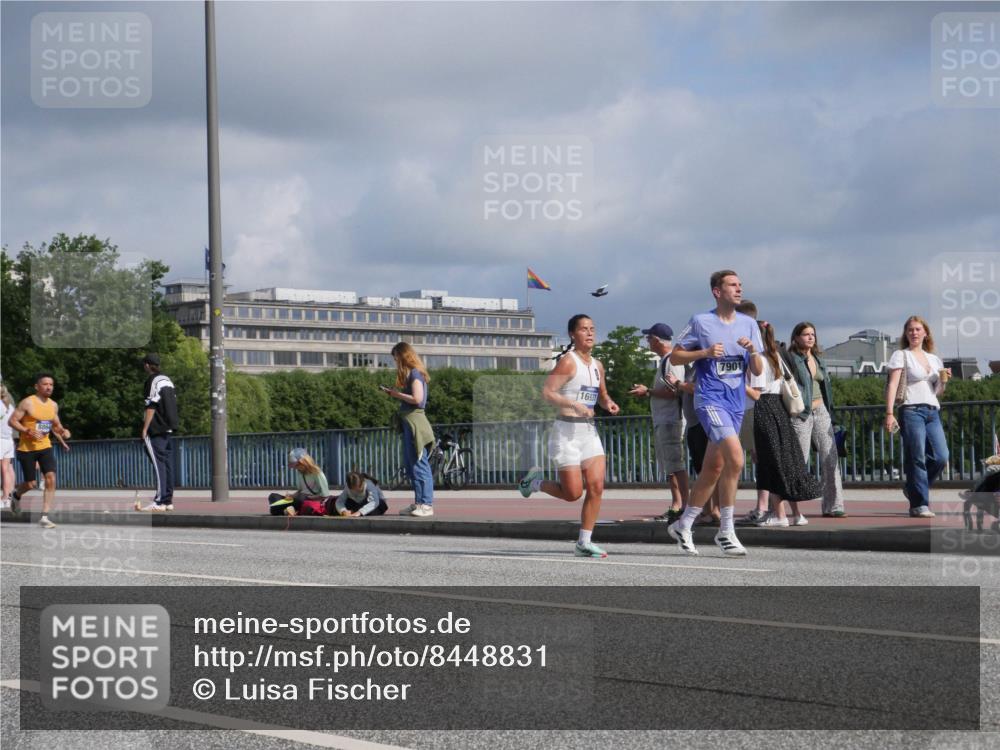 29.06.2025 - hella hamburg halbmarathon Luisa Fischer http://msf.ph/oto/8448831 29.06.2025 09:48:47 Kennedybrücke 16931, 7901, 1344, 4477, 7534, 7628, 7901, 10865 meine-sportfotos.de