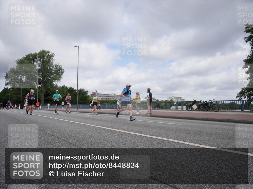 29.06.2025 - hella hamburg halbmarathon Luisa Fischer http://msf.ph/oto/8448834 29.06.2025 10:31:04 Kennedybrücke 1148, 1530, 4372, 5903, 8327 meine-sportfotos.de