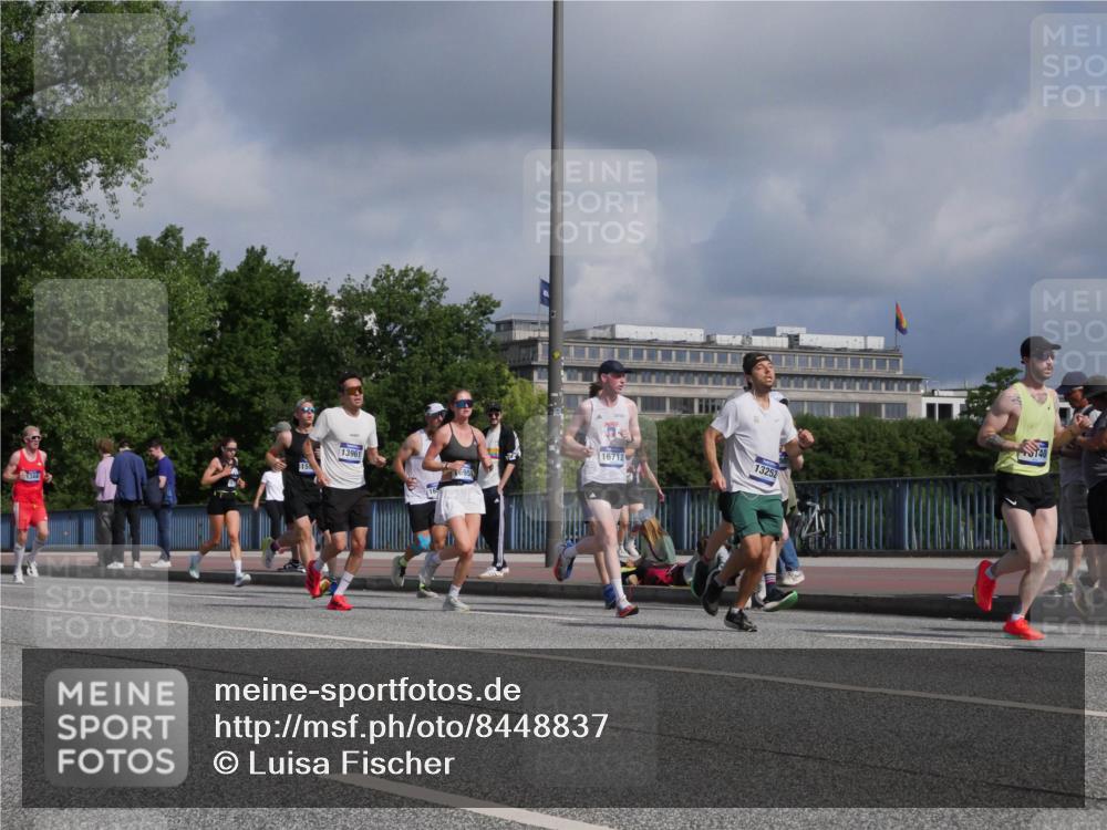 29.06.2025 - hella hamburg halbmarathon Luisa Fischer http://msf.ph/oto/8448837 29.06.2025 09:48:50 Kennedybrücke 1344, 155, 13961, 16712, 13252, 140, 1344, 4477, 4944, 7534, 7628, 7901, 10865 meine-sportfotos.de