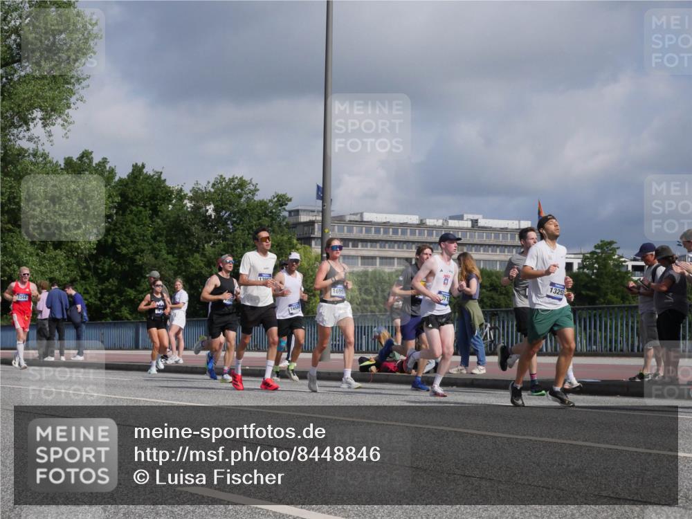 29.06.2025 - hella hamburg halbmarathon Luisa Fischer http://msf.ph/oto/8448846 29.06.2025 09:48:50 Kennedybrücke 1300, 1658, 16957, 1325, 1344, 4477, 4944, 7534, 7628, 7901, 10865 meine-sportfotos.de