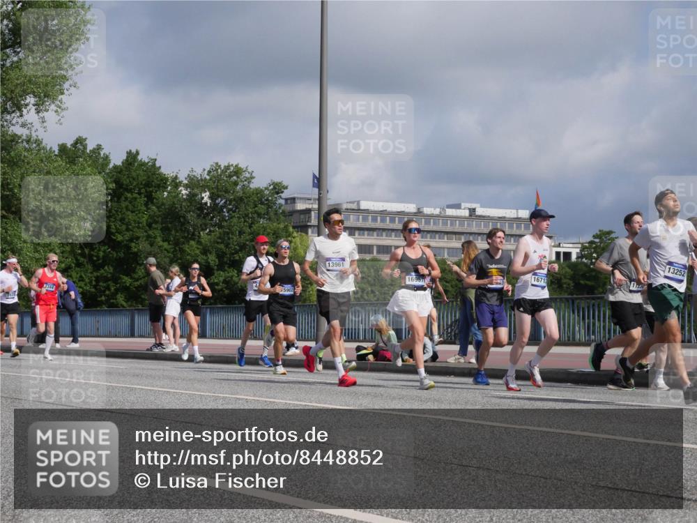 29.06.2025 - hella hamburg halbmarathon Luisa Fischer http://msf.ph/oto/8448852 29.06.2025 09:48:51 Kennedybrücke 1344, 5902, 13961, 16712, 11250, 16957, 13252, 1344, 1889, 4477, 4944, 7534, 7628, 7901, 10865 meine-sportfotos.de