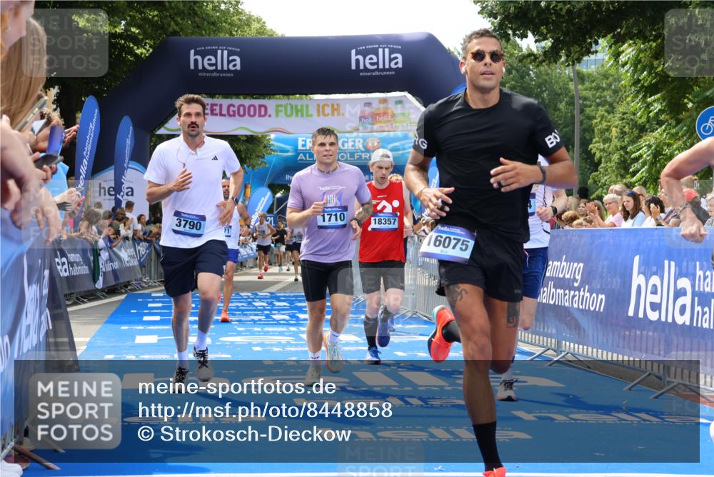 29.06.2025 - hella hamburg halbmarathon Strokosch-Dieckow http://msf.ph/oto/8448858 29.06.2025 10:38:26 Ziel 1042, 1710, 2745, 3014, 3431, 3790, 7110, 8571, 14905, 14992, 16075, 16280, 18357, 18761 meine-sportfotos.de