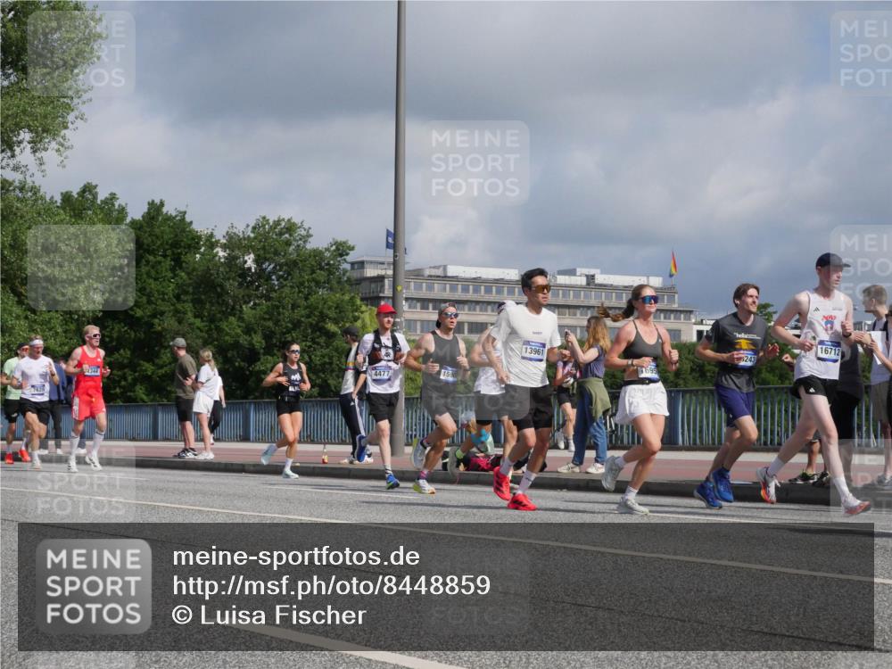 29.06.2025 - hella hamburg halbmarathon Luisa Fischer http://msf.ph/oto/8448859 29.06.2025 09:48:51 Kennedybrücke 7628, 4477, 1590, 13961, 16712, 243, 1695, 1344, 1889, 4477, 4944, 7534, 7628, 7901, 10865 meine-sportfotos.de