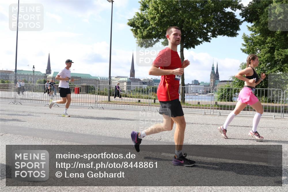 29.06.2025 - hella hamburg halbmarathon Lena Gebhardt http://msf.ph/oto/8448861 29.06.2025 09:53:45 Lombardsbrücke 1098, 1466, 1558, 1750, 1759, 2270, 2365, 2402, 2516, 2623, 2823, 2890, 2937, 3004, 3146, 3186, 3414, 4091, 4140, 4235, 4247, 4310, 4949, 5022, 5115, 5362, 5460, 5528, 5532, 5624, 5650, 5692, 6071, 6282, 6309, 6375, 6388, 6460, 6575, 6903, 7167, 7322, 7385, 7448, 7480, 7734, 7765, 8023, 8269, 9030, 9043, 9105, 9126, 9619, 9626, 9633, 9723, 9965, 10792, 11077, 11936, 13009 meine-sportfotos.de