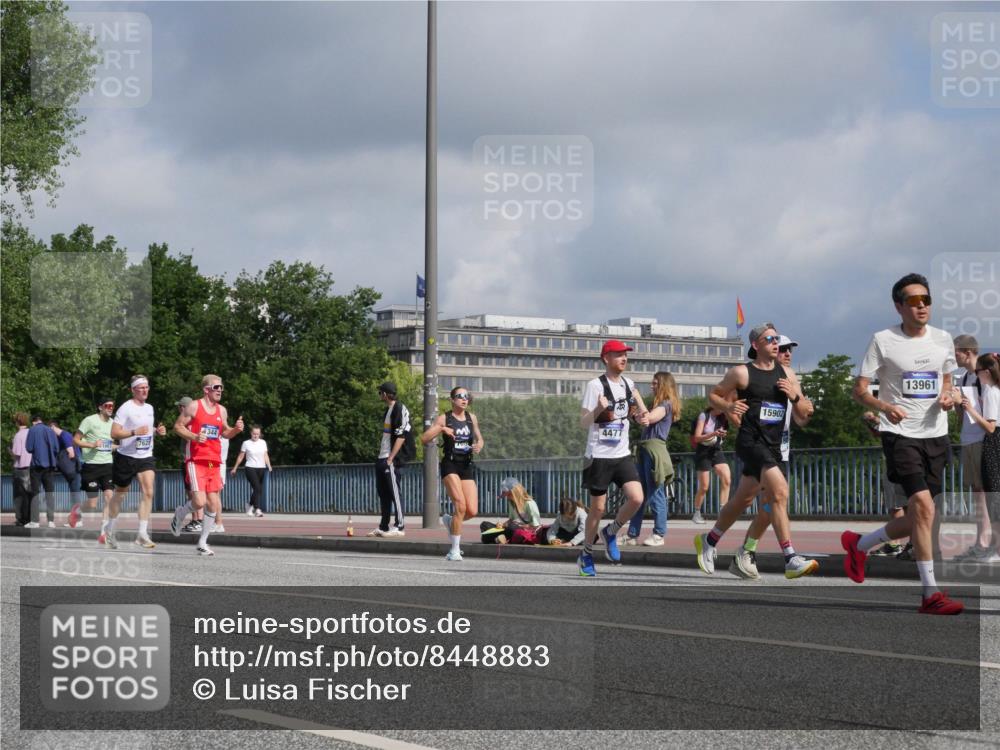 29.06.2025 - hella hamburg halbmarathon Luisa Fischer http://msf.ph/oto/8448883 29.06.2025 09:48:52 Kennedybrücke 4344, 4477, 762, 15902, 13961, 1344, 1889, 4477, 4944, 7534, 7628, 10865 meine-sportfotos.de