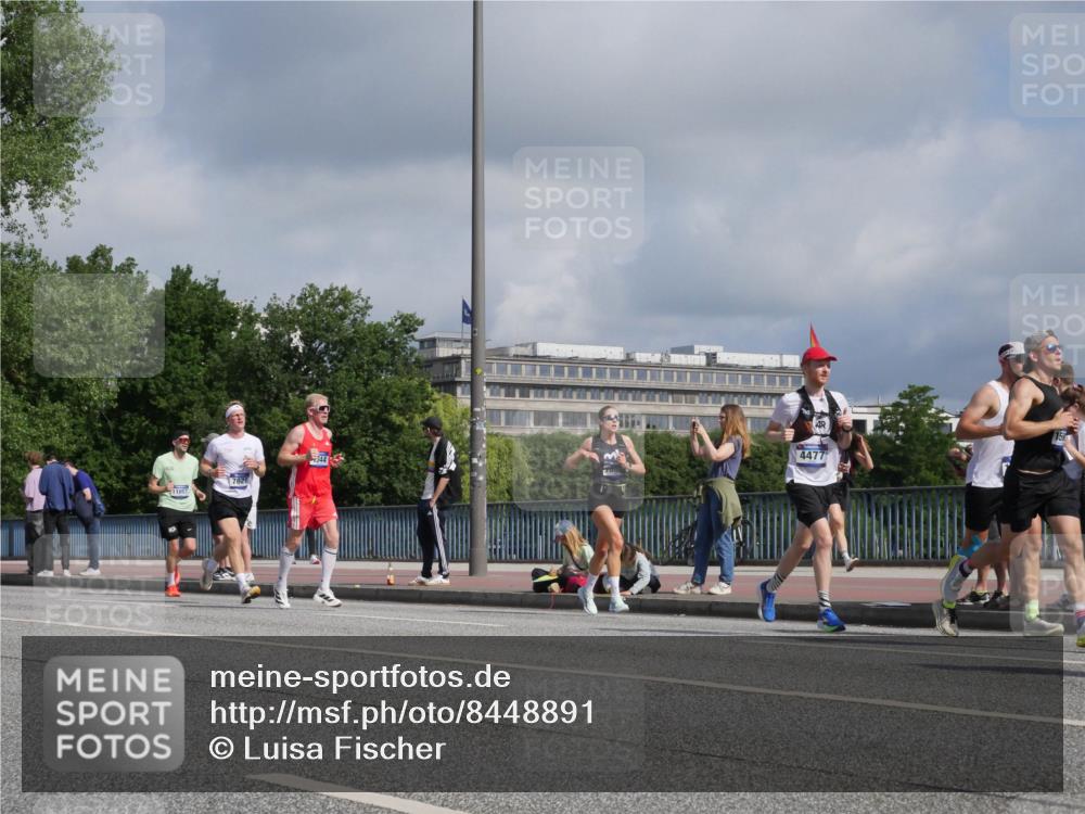 29.06.2025 - hella hamburg halbmarathon Luisa Fischer http://msf.ph/oto/8448891 29.06.2025 09:48:53 Kennedybrücke 344, 4477, 7628, 11661, 1344, 1889, 4477, 4944, 7534, 7628, 10865 meine-sportfotos.de