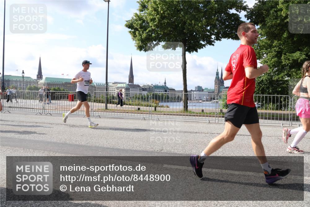 29.06.2025 - hella hamburg halbmarathon Lena Gebhardt http://msf.ph/oto/8448900 29.06.2025 09:53:46 Lombardsbrücke 1667, 1098, 1466, 1558, 1750, 1759, 2270, 2365, 2402, 2516, 2623, 2823, 2890, 2937, 3004, 3146, 3186, 3414, 4091, 4140, 4235, 4247, 4310, 4949, 5022, 5115, 5362, 5460, 5528, 5532, 5624, 5650, 5692, 6071, 6198, 6282, 6309, 6375, 6388, 6460, 6575, 6903, 7167, 7322, 7385, 7448, 7480, 7734, 8023, 8269, 9030, 9043, 9105, 9126, 9619, 9626, 9633, 9723, 9965, 10792, 11077, 11936, 13009 meine-sportfotos.de