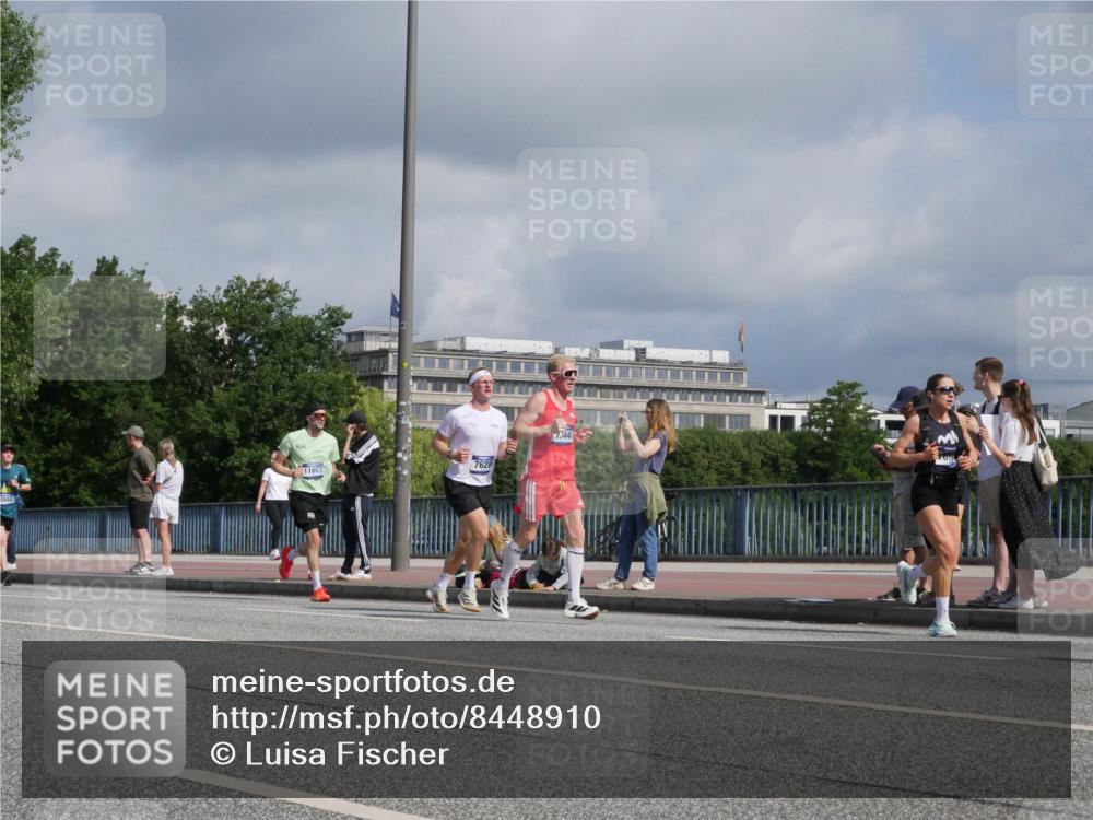 29.06.2025 - hella hamburg halbmarathon Luisa Fischer http://msf.ph/oto/8448910 29.06.2025 09:48:54 Kennedybrücke 11661, 4944, 7628, 344, 1344, 1889, 4477, 4944, 7628, 10865 meine-sportfotos.de