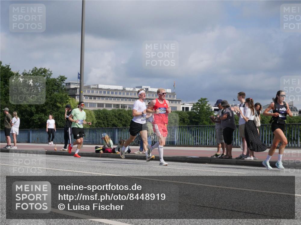 29.06.2025 - hella hamburg halbmarathon Luisa Fischer http://msf.ph/oto/8448919 29.06.2025 09:48:55 Kennedybrücke 11661, 1344, 1344, 1889, 2243, 4477, 4944, 5048, 7628, 10865 meine-sportfotos.de