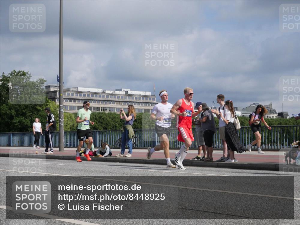 29.06.2025 - hella hamburg halbmarathon Luisa Fischer http://msf.ph/oto/8448925 29.06.2025 09:48:55 Kennedybrücke 11661, 7628, 344, 1344, 1889, 2243, 4477, 4944, 5048, 7628, 10865 meine-sportfotos.de