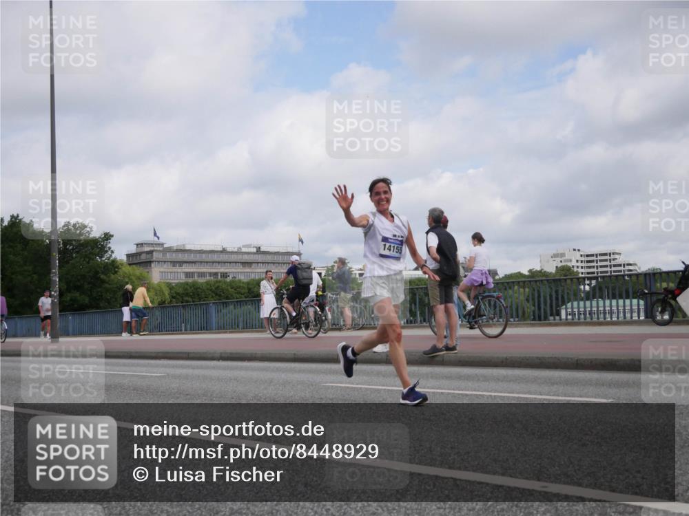 29.06.2025 - hella hamburg halbmarathon Luisa Fischer http://msf.ph/oto/8448929 29.06.2025 10:31:09 Kennedybrücke 14155, 1530, 5707, 5903, 7764, 9855 meine-sportfotos.de