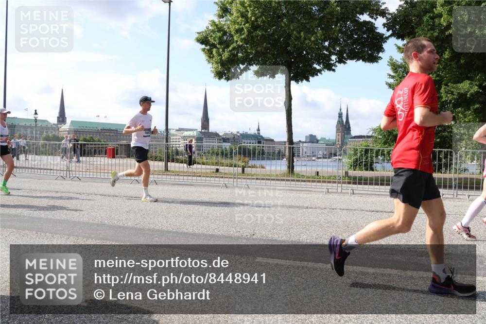 29.06.2025 - hella hamburg halbmarathon Lena Gebhardt http://msf.ph/oto/8448941 29.06.2025 09:53:46 Lombardsbrücke 1667, 1098, 1466, 1558, 1750, 1759, 2270, 2365, 2402, 2516, 2623, 2823, 2890, 2937, 3004, 3146, 3186, 3414, 4091, 4140, 4235, 4247, 4310, 4949, 5022, 5115, 5362, 5460, 5528, 5532, 5624, 5650, 5692, 6071, 6198, 6282, 6309, 6375, 6388, 6460, 6575, 6903, 7167, 7322, 7385, 7448, 7480, 7734, 8023, 8269, 9030, 9043, 9105, 9126, 9619, 9626, 9633, 9723, 9965, 10792, 11077, 11936, 13009 meine-sportfotos.de