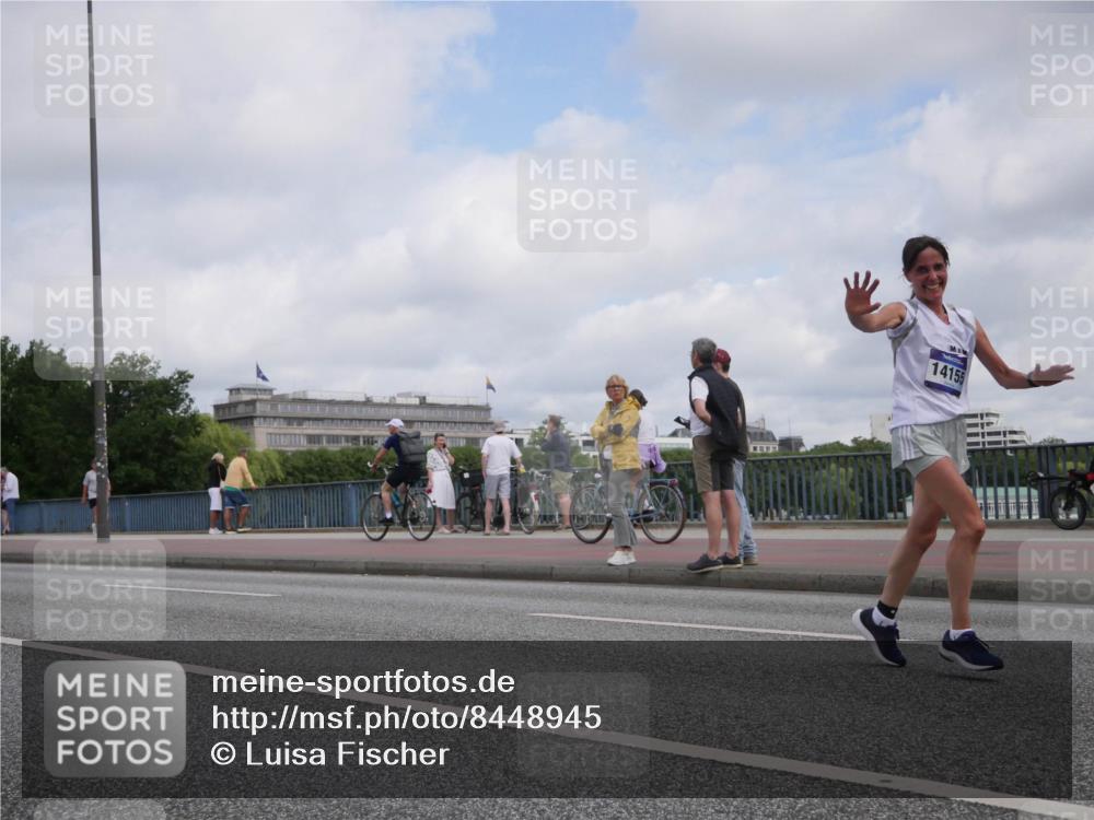 29.06.2025 - hella hamburg halbmarathon Luisa Fischer http://msf.ph/oto/8448945 29.06.2025 10:31:09 Kennedybrücke 14155, 1530, 5707, 5903, 7764, 9855 meine-sportfotos.de