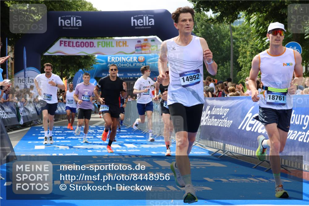 29.06.2025 - hella hamburg halbmarathon Strokosch-Dieckow http://msf.ph/oto/8448956 29.06.2025 10:38:24 Ziel 1042, 1710, 2745, 3014, 3431, 3790, 6095, 7110, 8571, 14992, 16075, 16280, 18357, 18761 meine-sportfotos.de