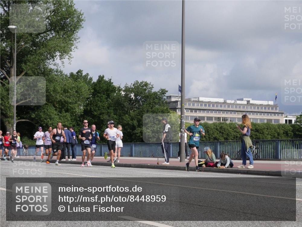 29.06.2025 - hella hamburg halbmarathon Luisa Fischer http://msf.ph/oto/8448959 29.06.2025 09:48:57 Kennedybrücke 1092, 11304, 1889, 16619, 16505, 20, 25, 4944, 1344, 1889, 2243, 4477, 4944, 5048, 7628, 8312, 10865 meine-sportfotos.de