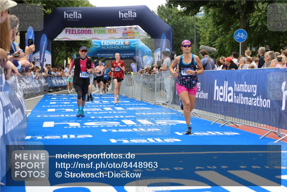 29.06.2025 - hella hamburg halbmarathon Strokosch-Dieckow http://msf.ph/oto/8448963 29.06.2025 10:48:42 Ziel 1094, 1884, 1892, 2442, 4553, 5421, 9482, 9538, 10859, 11519, 12533, 14511, 15309, 15384, 16653, 17007, 17127 meine-sportfotos.de
