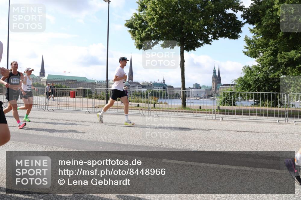 29.06.2025 - hella hamburg halbmarathon Lena Gebhardt http://msf.ph/oto/8448966 29.06.2025 09:53:46 Lombardsbrücke 5650, 1654, 1098, 1466, 1558, 1750, 1759, 2270, 2365, 2402, 2516, 2623, 2823, 2890, 2937, 3004, 3146, 3186, 3414, 4091, 4140, 4235, 4247, 4310, 4949, 5022, 5115, 5362, 5460, 5528, 5532, 5624, 5650, 5692, 6071, 6198, 6282, 6309, 6375, 6388, 6460, 6575, 6903, 7167, 7322, 7385, 7448, 7480, 7734, 8023, 8269, 9030, 9043, 9105, 9126, 9619, 9626, 9633, 9723, 9965, 10792, 11077, 11936, 13009 meine-sportfotos.de