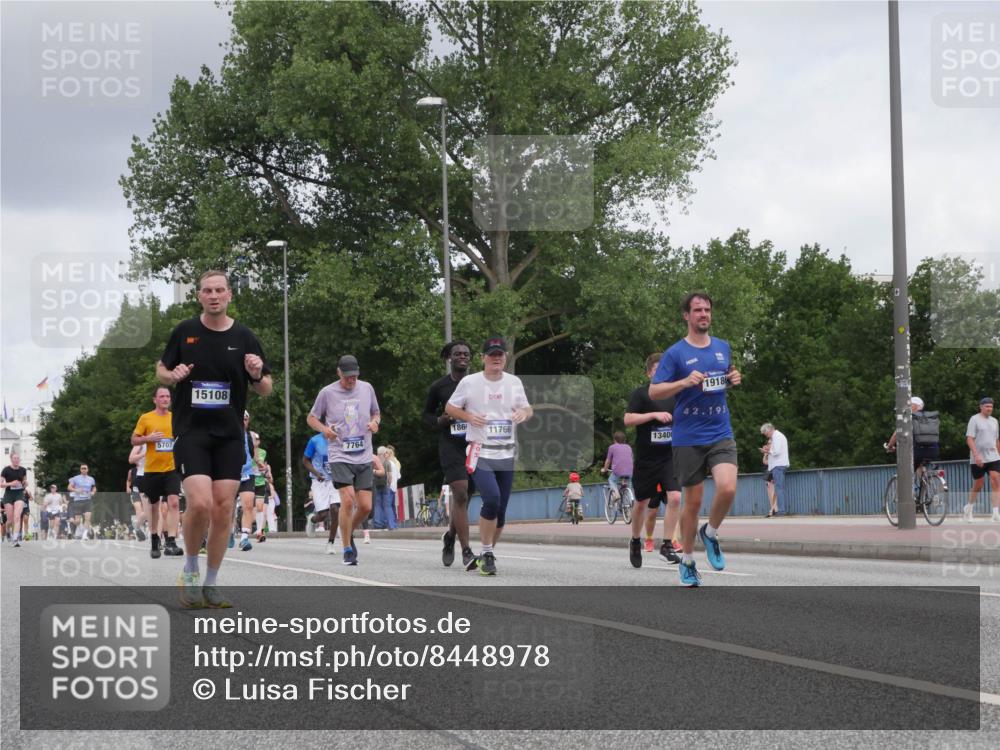 29.06.2025 - hella hamburg halbmarathon Luisa Fischer http://msf.ph/oto/8448978 29.06.2025 10:31:12 Kennedybrücke 5707, 15108, 1918, 186, 42, 195, 11766, 7764, 1340, 5285, 5707, 7764, 7980, 9855 meine-sportfotos.de