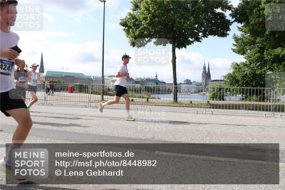 29.06.2025 - hella hamburg halbmarathon Lena Gebhardt http://msf.ph/oto/8448982 29.06.2025 09:53:46 Lombardsbrücke 4247, 5650, 16549, 1098, 1466, 1558, 1750, 1759, 2270, 2365, 2402, 2516, 2623, 2823, 2890, 2937, 3004, 3146, 3186, 3414, 4091, 4140, 4235, 4247, 4310, 4949, 5022, 5115, 5362, 5460, 5528, 5532, 5624, 5650, 5692, 6071, 6198, 6282, 6309, 6375, 6388, 6460, 6575, 6903, 7167, 7322, 7385, 7448, 7480, 7734, 8023, 8269, 9030, 9043, 9105, 9126, 9619, 9626, 9633, 9723, 9965, 10792, 11077, 11936, 13009 meine-sportfotos.de