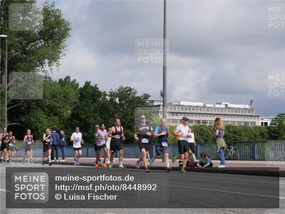 29.06.2025 - hella hamburg halbmarathon Luisa Fischer http://msf.ph/oto/8448992 29.06.2025 09:48:59 Kennedybrücke 16811, 1889, 16619, 16505, 1344, 1889, 2243, 4944, 5048, 5152, 5660, 7628, 8312 meine-sportfotos.de