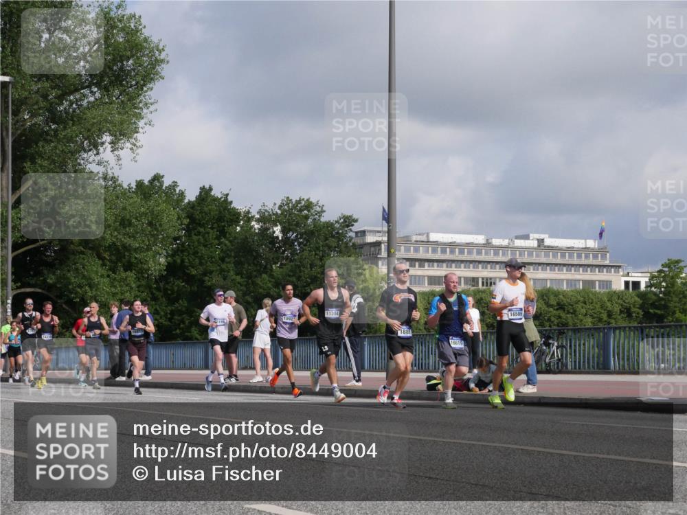 29.06.2025 - hella hamburg halbmarathon Luisa Fischer http://msf.ph/oto/8449004 29.06.2025 09:48:59 Kennedybrücke 11304, 1092, 3199, 16811, 1889, 16619, 16505, 1344, 1889, 2243, 4944, 5048, 5152, 5660, 7628, 8312 meine-sportfotos.de
