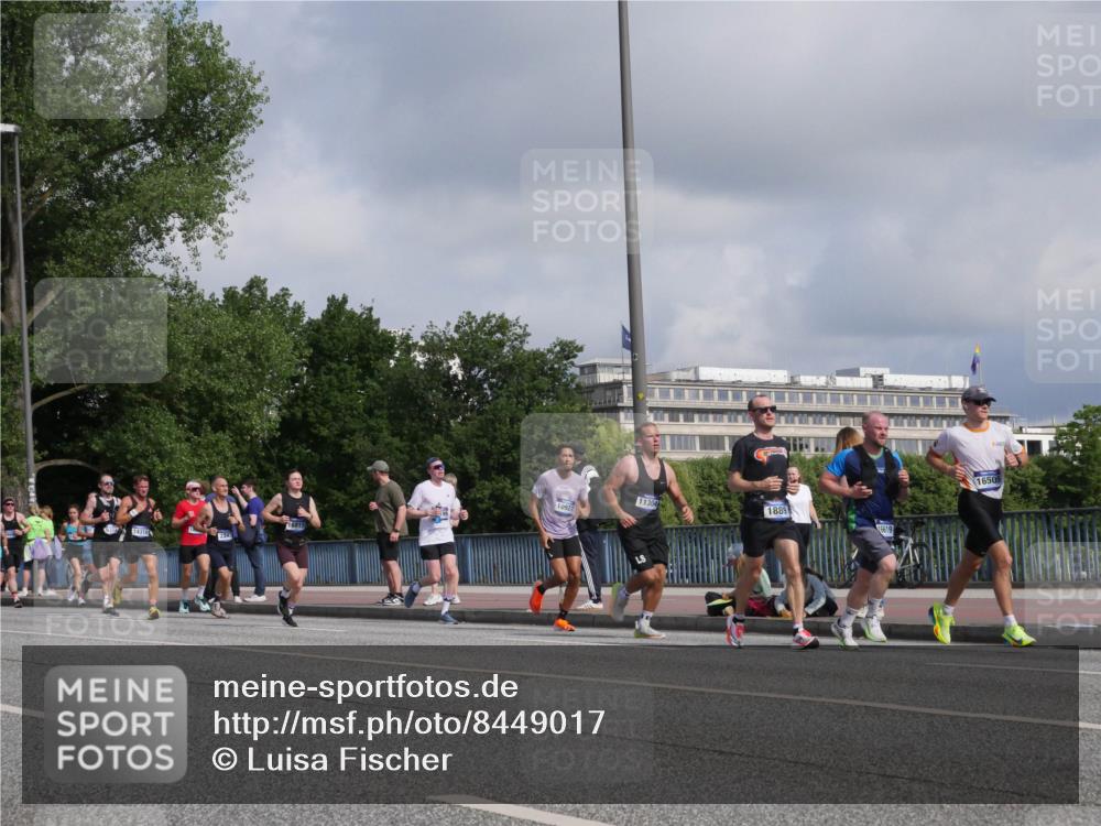 29.06.2025 - hella hamburg halbmarathon Luisa Fischer http://msf.ph/oto/8449017 29.06.2025 09:49:00 Kennedybrücke 16811, 10927, 11304, 1889, 16619, 16505, 1577, 1889, 2243, 4944, 5048, 5152, 5660, 8312, 8323 meine-sportfotos.de