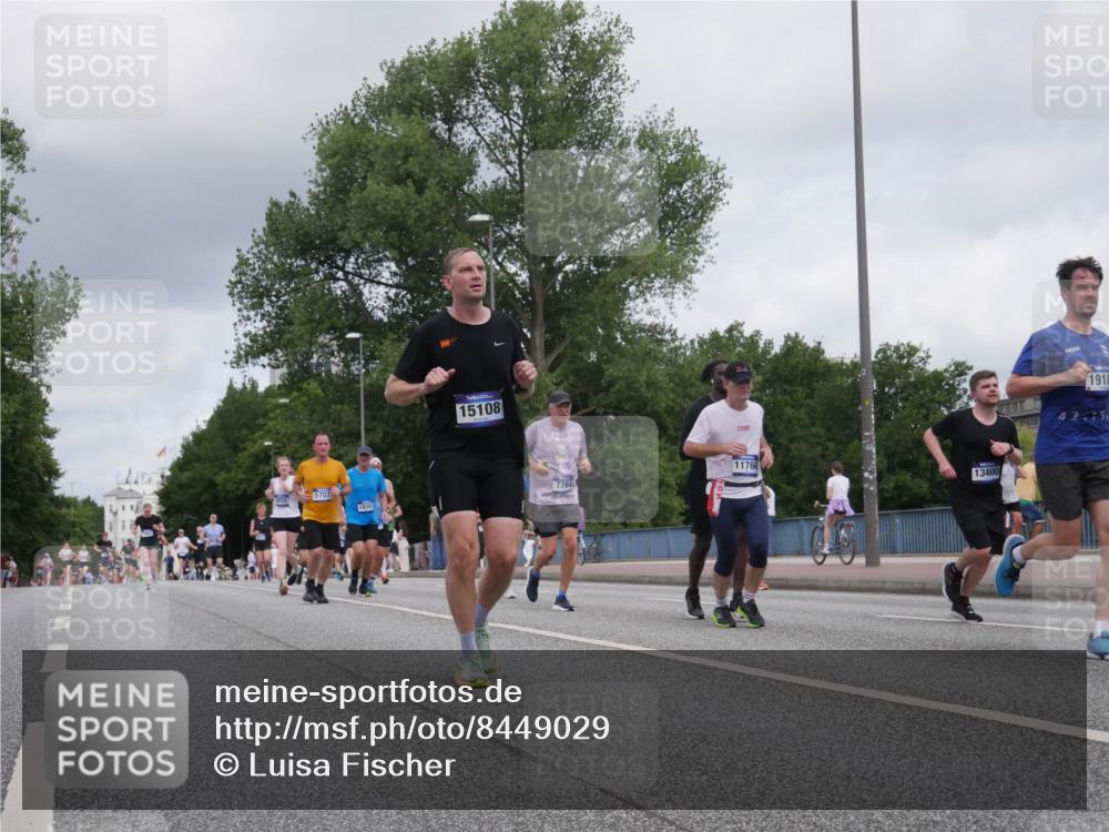29.06.2025 - hella hamburg halbmarathon Luisa Fischer http://msf.ph/oto/8449029 29.06.2025 10:31:14 Kennedybrücke 3855, 5707, 1830, 15108, 11766, 13400, 7764, 1918, 42, 79, 5285, 5707, 5939, 7667, 7764, 7980, 9855 meine-sportfotos.de