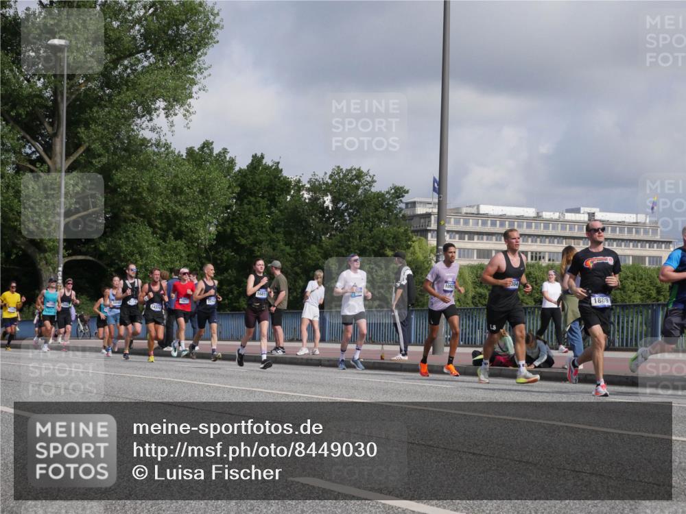 29.06.2025 - hella hamburg halbmarathon Luisa Fischer http://msf.ph/oto/8449030 29.06.2025 09:49:00 Kennedybrücke 304, 10927, 16811, 5048, 8312, 18277, 2243, 14310, 1889, 1577, 1889, 2243, 4944, 5048, 5152, 5660, 8312, 8323 meine-sportfotos.de