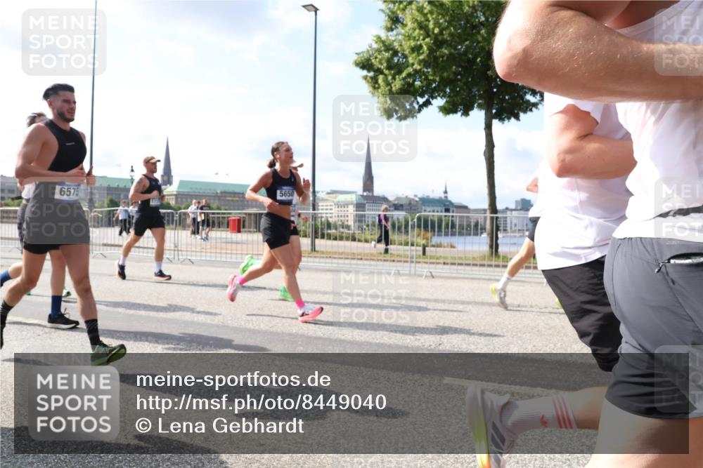 29.06.2025 - hella hamburg halbmarathon Lena Gebhardt http://msf.ph/oto/8449040 29.06.2025 09:53:47 Lombardsbrücke 6575, 5650, 1098, 1466, 1558, 1750, 1902, 2270, 2365, 2402, 2516, 2623, 2823, 2890, 2937, 3004, 3146, 3186, 3414, 4091, 4140, 4235, 4247, 4310, 4949, 5022, 5115, 5362, 5460, 5528, 5532, 5650, 5692, 6071, 6198, 6282, 6309, 6375, 6388, 6460, 6575, 6903, 7167, 7322, 7385, 7448, 7480, 7734, 8023, 8269, 9030, 9043, 9105, 9126, 9482, 9619, 9626, 9633, 9723, 9965, 10792, 11077, 11936, 12084, 13009 meine-sportfotos.de