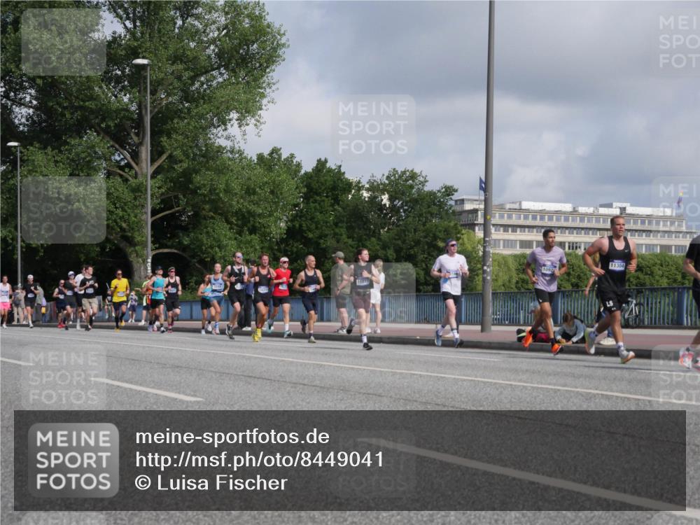 29.06.2025 - hella hamburg halbmarathon Luisa Fischer http://msf.ph/oto/8449041 29.06.2025 09:49:00 Kennedybrücke 16811, 1092, 11304, 1577, 1889, 2243, 4944, 5048, 5152, 5660, 8312, 8323 meine-sportfotos.de