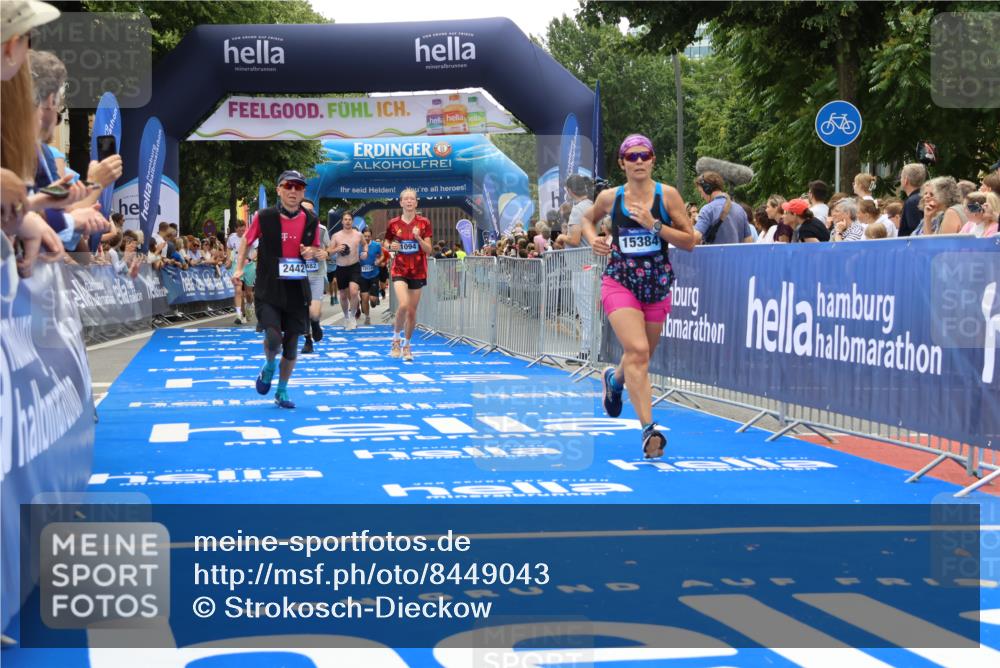 29.06.2025 - hella hamburg halbmarathon Strokosch-Dieckow http://msf.ph/oto/8449043 29.06.2025 10:48:42 Ziel 1094, 1884, 1892, 2442, 4553, 5421, 9482, 9538, 10859, 11519, 12533, 14511, 15309, 15384, 16653, 17007, 17127 meine-sportfotos.de