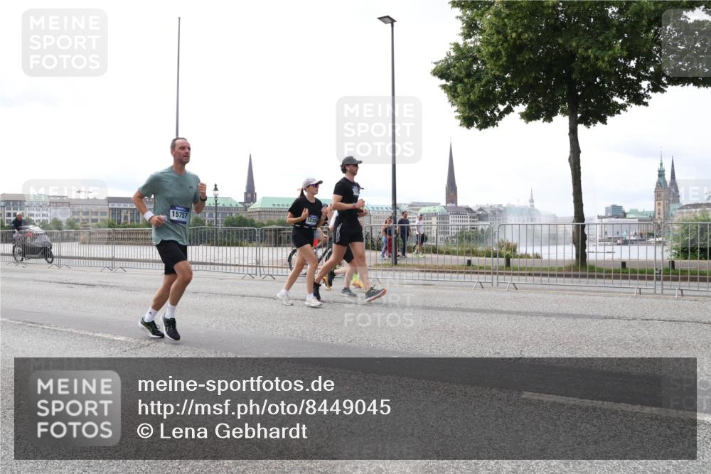 29.06.2025 - hella hamburg halbmarathon Lena Gebhardt http://msf.ph/oto/8449045 29.06.2025 10:30:35 Lombardsbrücke 15757, 12350, 1059, 1472, 1647, 2268, 2505, 2569, 2754, 2755, 2901, 3281, 3443, 3573, 4198, 4575, 4819, 6344, 6556, 6598, 6616, 7071, 7120, 9830, 10880, 11984, 12349, 12350, 12460, 12461, 12504, 12687, 12688, 12710, 13418, 14216, 14421, 14803, 15299, 15757, 15789, 15938, 16504, 16601, 16604, 16735, 16791, 16864, 18046, 18362, 18671, 18795, 18860 meine-sportfotos.de