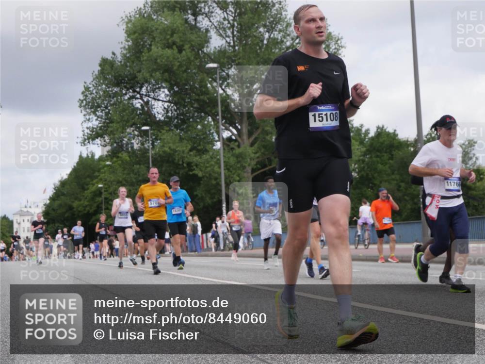 29.06.2025 - hella hamburg halbmarathon Luisa Fischer http://msf.ph/oto/8449060 29.06.2025 10:31:14 Kennedybrücke 855, 570, 18301, 15108, 11766, 5285, 5707, 5939, 7667, 7764, 7980, 9855 meine-sportfotos.de