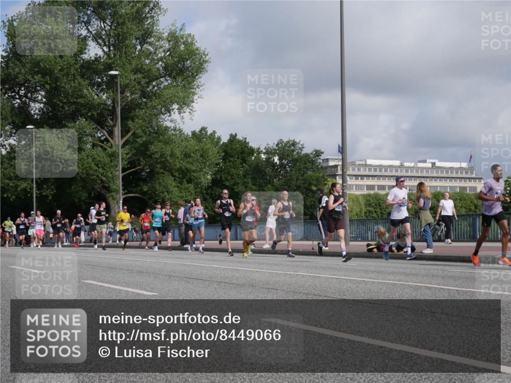 29.06.2025 - hella hamburg halbmarathon Luisa Fischer http://msf.ph/oto/8449066 29.06.2025 09:49:01 Kennedybrücke 14310, 1577, 1889, 2243, 4944, 5048, 5152, 5660, 7466, 8312, 8323 meine-sportfotos.de