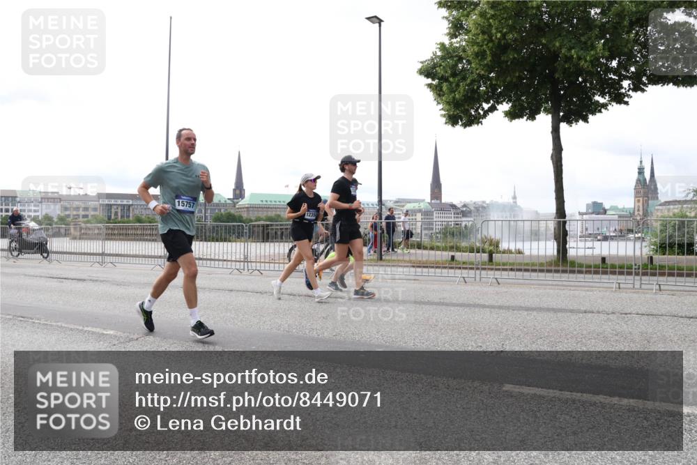29.06.2025 - hella hamburg halbmarathon Lena Gebhardt http://msf.ph/oto/8449071 29.06.2025 10:30:35 Lombardsbrücke 15757, 1235, 1059, 1472, 1647, 2268, 2505, 2569, 2754, 2755, 2901, 3281, 3443, 3573, 4198, 4575, 4819, 6344, 6556, 6598, 6616, 7071, 7120, 9830, 10880, 11984, 12349, 12350, 12460, 12461, 12504, 12687, 12688, 12710, 13418, 14216, 14421, 14803, 15299, 15757, 15789, 15938, 16504, 16601, 16604, 16735, 16791, 16864, 18046, 18362, 18671, 18795, 18860 meine-sportfotos.de