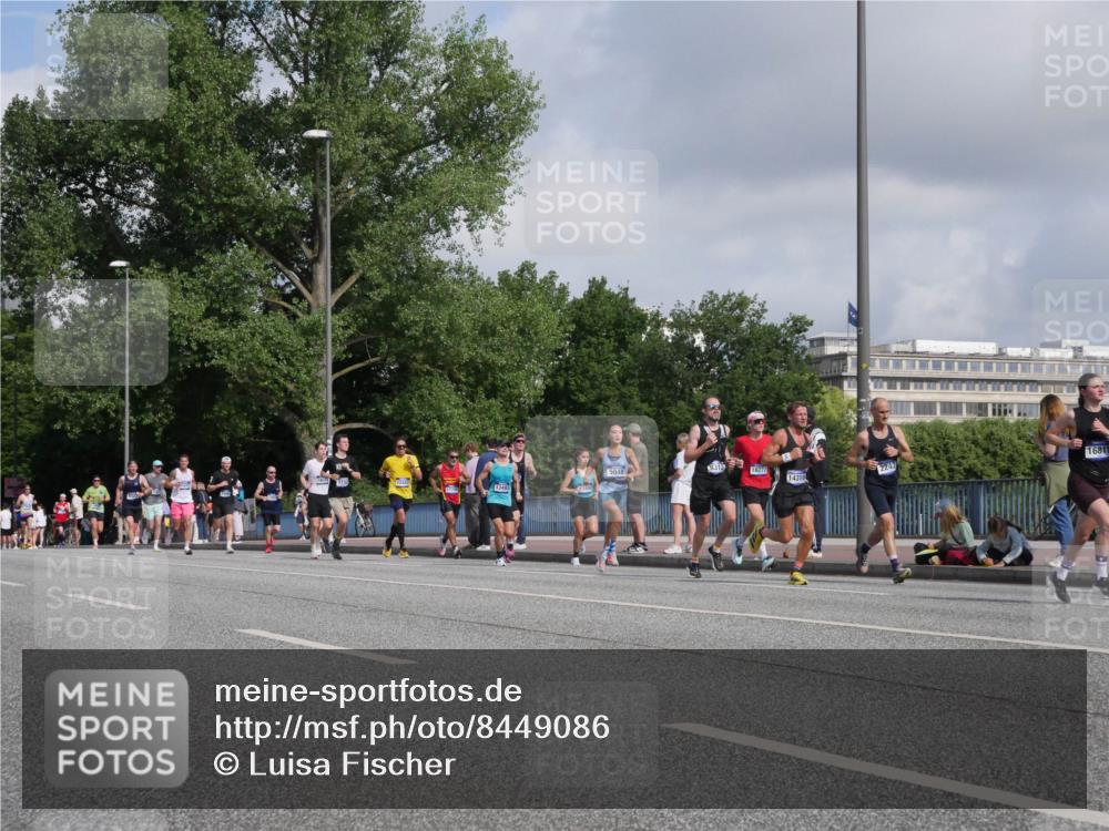 29.06.2025 - hella hamburg halbmarathon Luisa Fischer http://msf.ph/oto/8449086 29.06.2025 09:49:02 Kennedybrücke 5048, 18277, 2243, 14310, 13493, 1681, 1577, 1889, 2243, 5048, 5152, 5660, 7466, 8312, 8323 meine-sportfotos.de