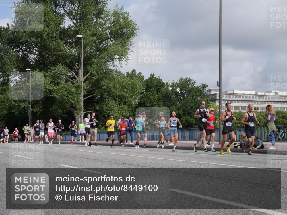 29.06.2025 - hella hamburg halbmarathon Luisa Fischer http://msf.ph/oto/8449100 29.06.2025 09:49:03 Kennedybrücke 8312, 5048, 1827, 14310, 243, 13493, 1577, 1889, 2243, 5048, 5152, 5660, 7466, 8312, 8323, 10477 meine-sportfotos.de
